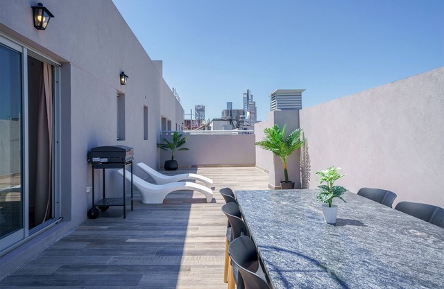 Fliphaus + Virrey 9 F - Lux 2 Bd Terrace & BBQ