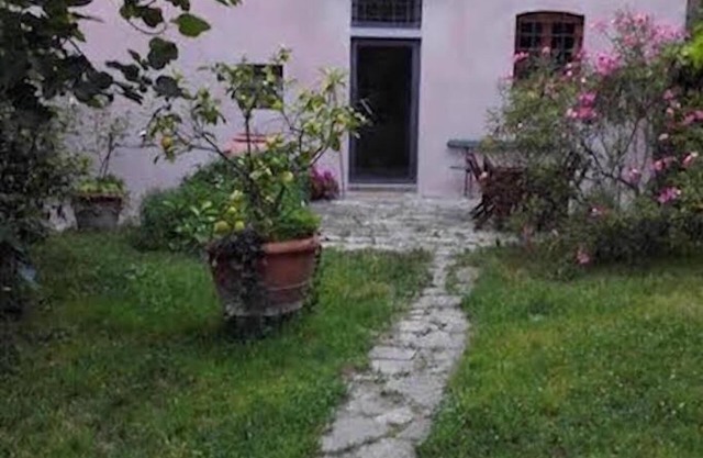 Florence countryside independent apartment with pool