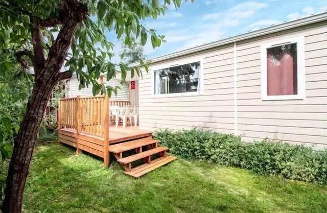 Flower CAMPING FAUVETS * - Mobile home EVO Premium 23m2 (2 bedrooms) + integrated terrace 7m2 + air conditioning + TV + LV 4 persons