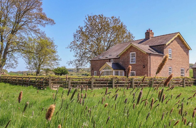 FOREMAN'S HOUSE, family friendly, with open fire in Bridlington