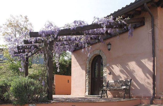 "Forgetmenot": Mini lodge with pool in countryside near Cinque Terre