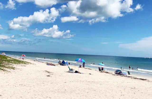 Fort Pierce - 2BD 2BA Tropical Surfside Retreat