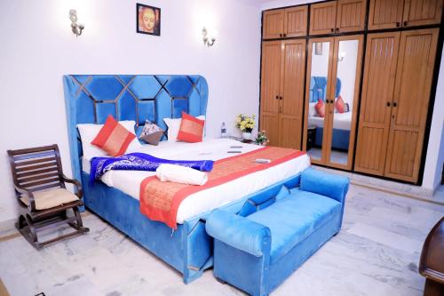 Fortune Home Service Apartment,2Bhk, D-198,SAKET