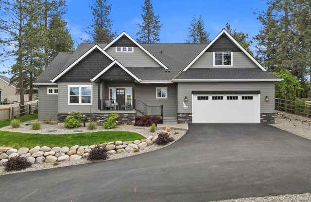 Four Bedroom Retreat Near Hayden Lake: Game Room, Family Fun