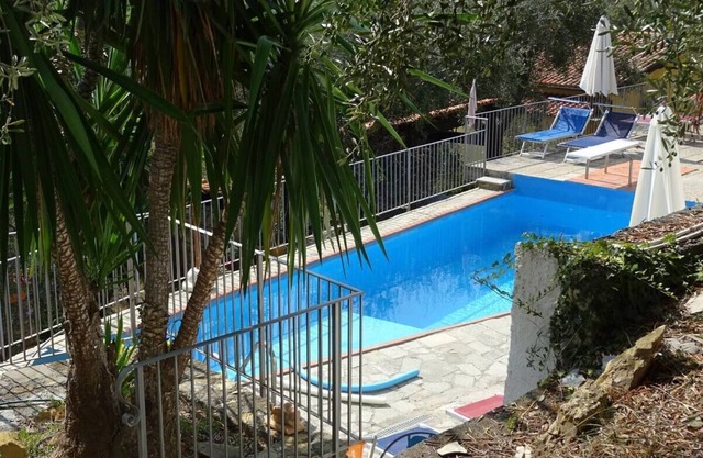 Four - Miguel Apartment with panoramic view, among olive trees, sea 15 km away