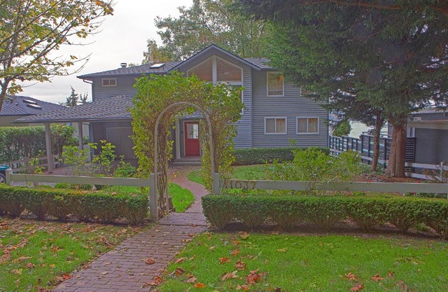 Four Stone Beach House