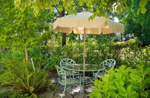 Fox Den | Main St. Food, Wine & More! Dog Friendly