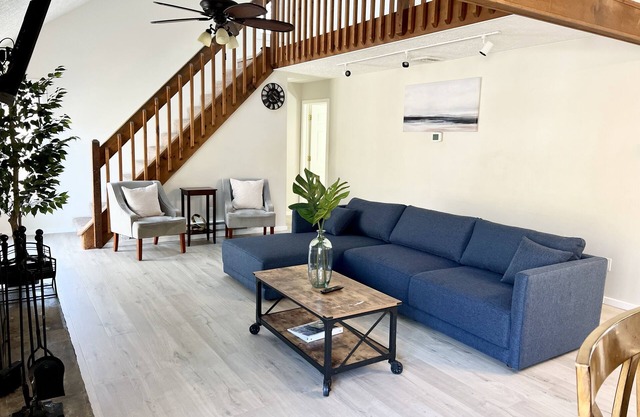 FREE Amenity Passes Spacious Sauna Large Deck Firepit