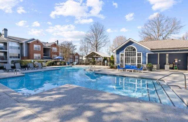 Free Parking Home Steps from UGA & DT, Pool + Gym. Gated, Pool and Gym