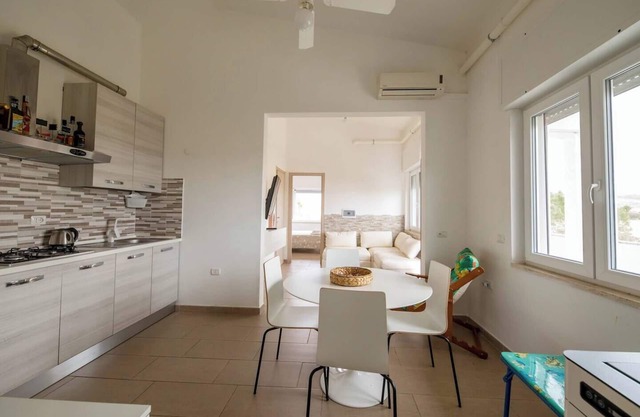 (Free WiFi, Netflix, A/C) Beautiful beach house with garden, pine forest view