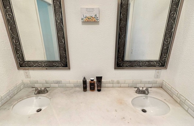 French Style Cozy Home - Temporary Housing!nDesired Rocklin Location!