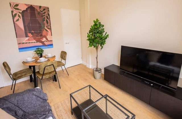 Friendly 2 Bed Serviced Apartment 54m2 -MST40F-