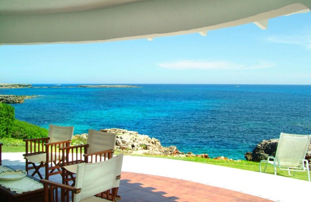 Front-line villa with free WiFi