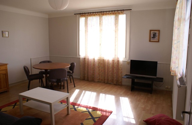 Full housing on the 1st floor of a detached house