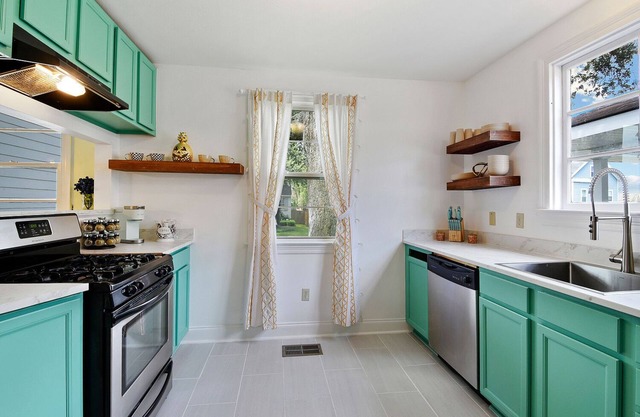 Full unit off Canal Blvd. 4 miles from French Qtr.
