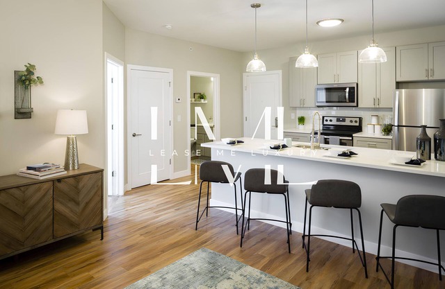 Fully equipped Corporate Apartment with two bedrooms, WiFi, and AC in Willoughby