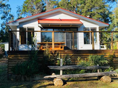 Fully fenced, wrap around decks, water on 3 sides