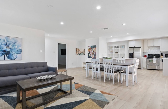 Fully Renovated, Spacious House!