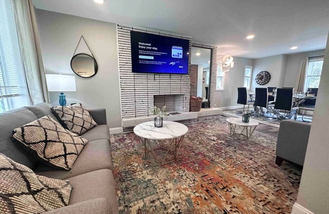 Fun 4 BR 2 bath FULL renovated house w/driveway