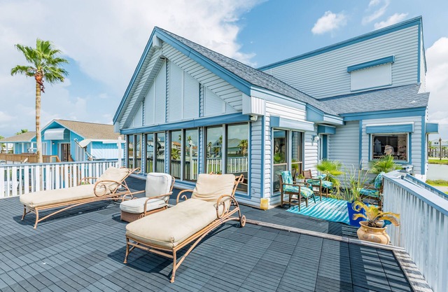 Fun Family Retreat W/Fast WiFi, Canal Access, Large Deck, & More - Dogs Welcome