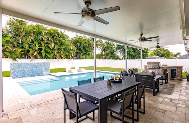 Fun in the Sun! Heated Pool & Game Room