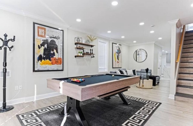 Fun, Stylish, Pool table, Darts