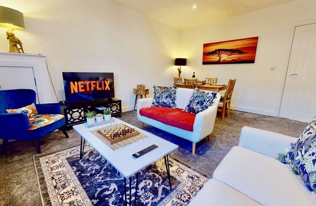Funky 2 Bed Apartment in the Heart of Historic Rochester