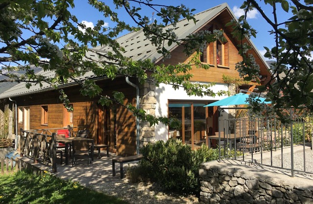 Furnished family house, Annecy Lake, for 7 to 12 people.