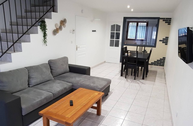 Furnished HOUSE 84 m² Ambérieux en Bugey
