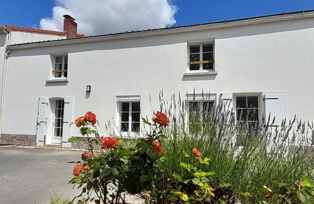 Gîte Ô Pré'Vert. Gite for up to 15 people.