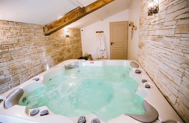 Gîte Ô Tilleul Enchanté Cocooning Avec Spa/jaccuzzi en Intérieur