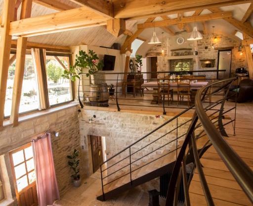 Gîte 2 La grange des hirondelles 3 lits doubles 6 adultes situé entre Bourgogne MORVAN et Vignoble Maison entière labellisée à Gîte de France sous 71 G 2005 labellisé 3 épis - Loft grand volume dans corps de ferme rénovée ANTULLY chez MAYMARD Yannick