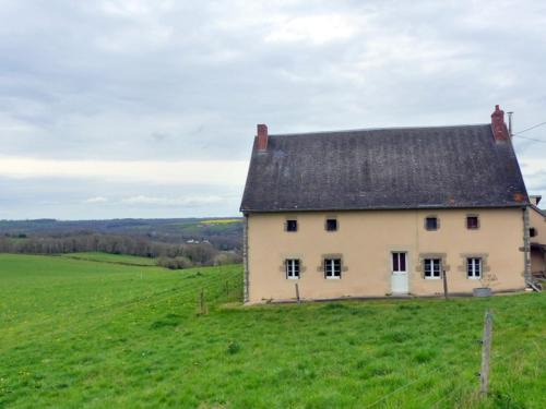 Gîte de campagne avec terrasse et tous équipements à Mazirat - FR-1-489-385