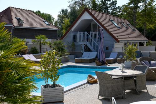 Gîte de la Villa de la Croix avec piscine et parking à 4 minutes de l'A26