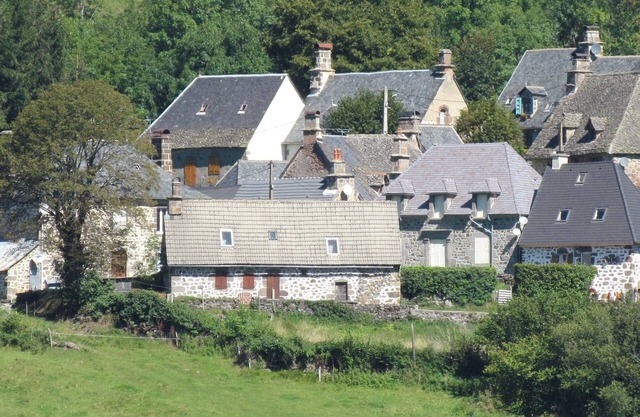 Gîte des Crêtes, M2 * (near Salers), facing south, quiet, view of the valley