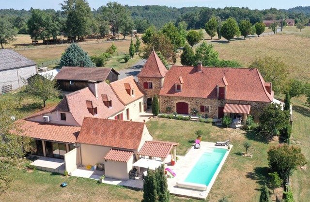 Gîte du pigeonnier with swimming pool Périgord noir 6 people 165€ per night