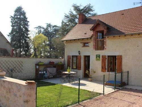 Gîte rénové avec cheminée, terrasse et jardin, proche de St Pourçain, idéal pour familles et animaux - FR-1-489-138