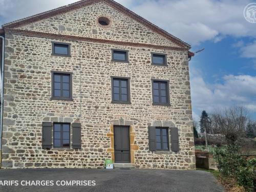 Gîte spacieux au Crozet - Animaux acceptés et WiFi - FR-1-496-341