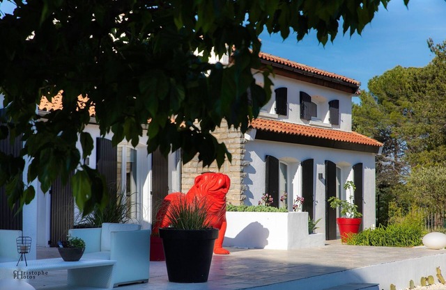 Gîte Starck, 2 Chambres, Cuisine, Sdb, Cois Repas et Salon, Piscine