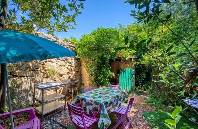 Gaia with garden and air conditioning