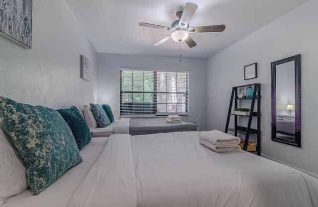 Gainesville BBQ Getaway!, Family Getaway. Pet Friendly w/BBQ Grill & Patio