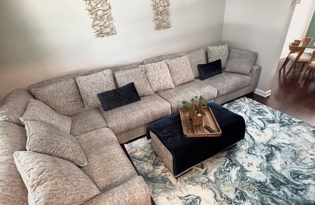 Galactic Oasis Wonderful 5 bedroom theme home, Wi-Fi, king beds and smart tvs