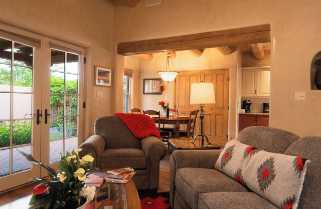 Galisteo Casita - Walking distance to the Plaza
