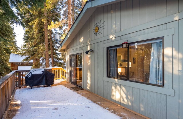 Garage, Wood Fireplace, Fenced and Pet Friendly, Large Master - "Serendipity"