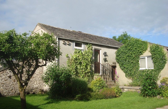 Garden Cottage - delightful cottage in the tiny rural hamlet of Pardshaw Hall