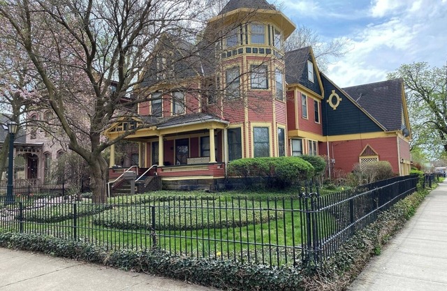 Garden-level 2BR Pet-friendly Near Downtown