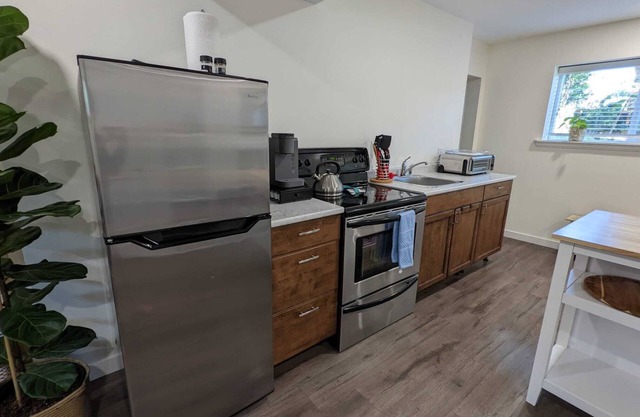 Garden-Level Suite in Quiet Colwood Neighbourhood