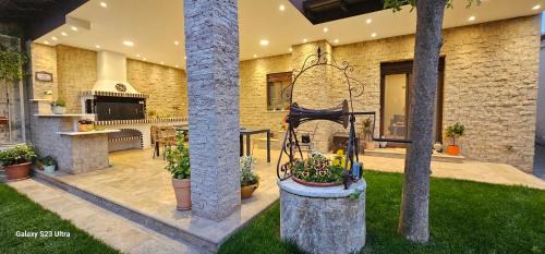 Garden's House Pozar in Aridaia