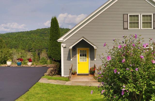 Gardenview - Near All Star Village, beautiful gardens, scenic private pond