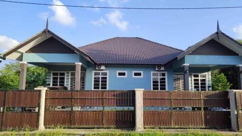 Gemia Rumah Tamu - 3 bilik aircond - near nasi dagang Atas tol